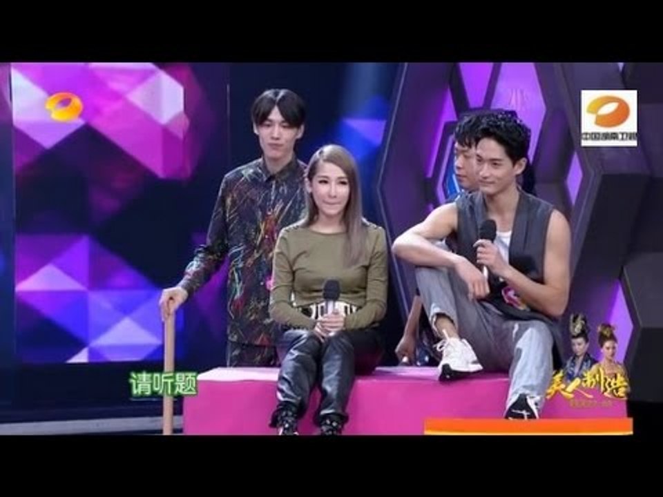 快乐大本营 Happy Camp: 鲜肉男模长腿挑逗萧亚轩-Male Model Seduces Elva Xiao【湖南卫视官方版1080P】 20140927