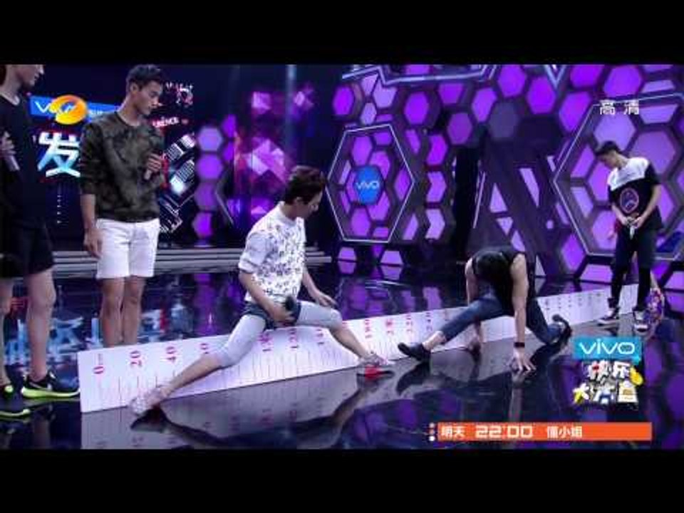 快乐大本营-精彩片段-何炅维嘉玩劈叉惨叫-【湖南卫视官方版1080P】20140626
