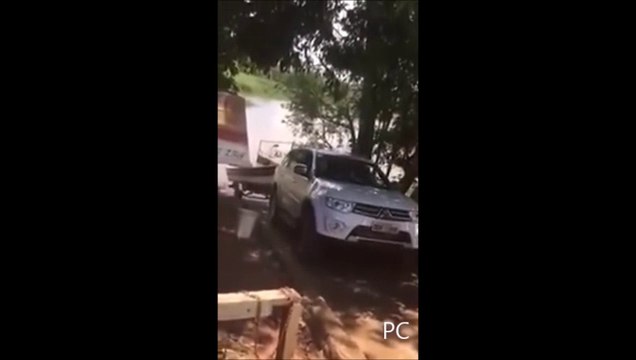 Pega a corda, Saturnino!