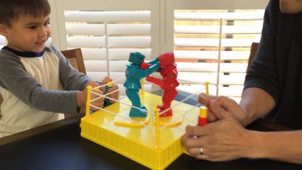 Action movie kid playing With Dad - copie