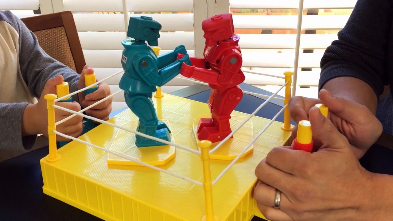 Quand 'action movie kid' joue avec papa : on s'ennui pas!