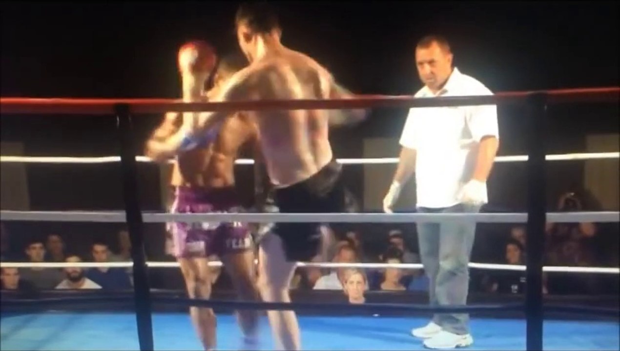 Muay Thai Fighter Delivers A Vicious Spinning Kick and opponent gets Knock Out!
