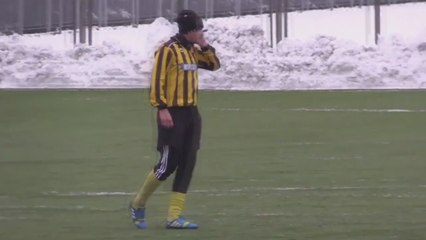 Il répond à son portable en plein match !