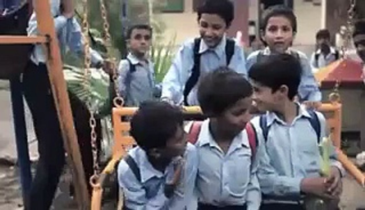 Pakistan ARMY SONG 2015-Bara Dushman Bana Phirta Hai -  - Tribute to APS Children - Video Dailymotion