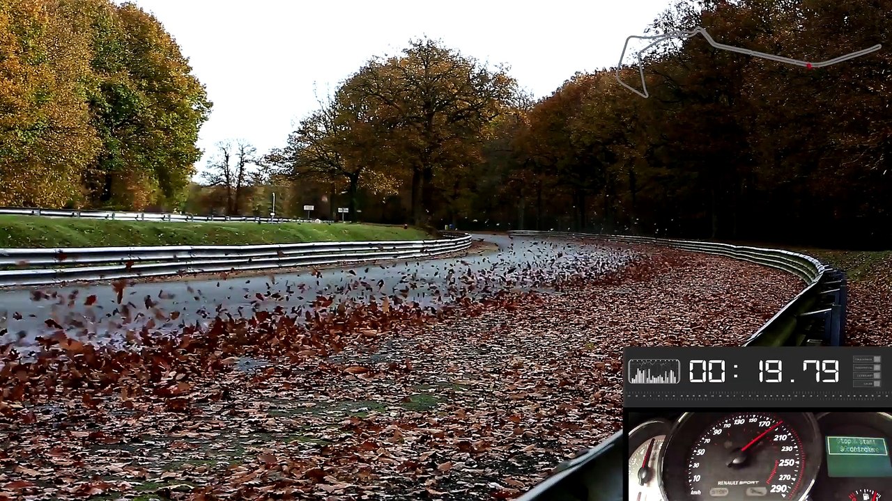 Montlhéry en Mégane RS Trophy R : un tour de folie avec l’essayeur d’Auto Moto Magazine