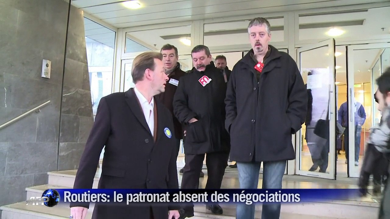 Routiers: le patronat absent des négociations, l'intersyndicale en appelle à Valls