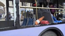 13 morts à un arrêt de trolleybus touché par un obus à Donetsk