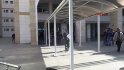 Antalya Tutuklanan Eşine Sarılmak İsteyince Arbede Çıktı