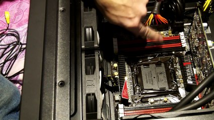 Pr.7 Fitting the Intel 3960X CPU into the Motherboard