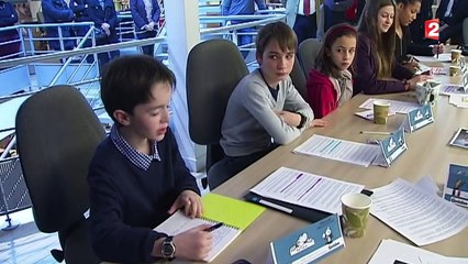 Hollande répond aux enfants de "Mon Quotidien",  journalistes d'un jour