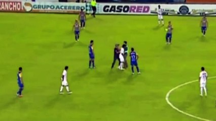 Ronaldinho signe un autographe en plein match