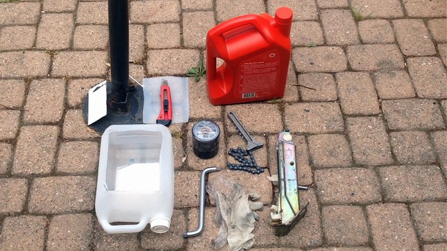 Comment faire une vidange d'huile sur une Peugeot 205 ?