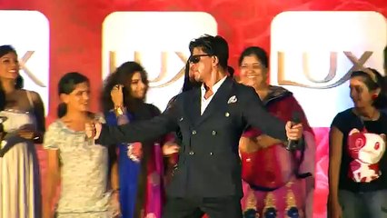 OMG Shahrukh Khan Insults Kareena Kapoor