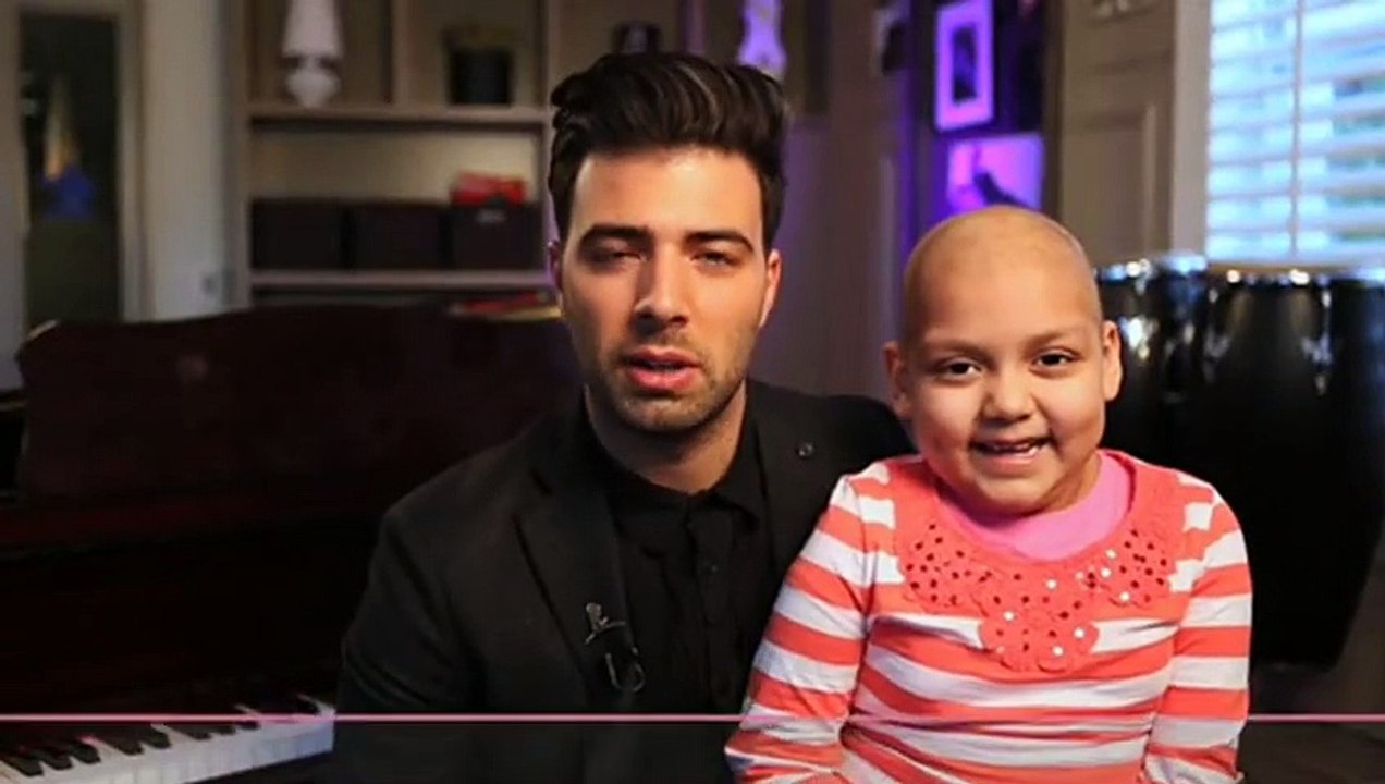 JenCarlos Canela shares his love with the kids of St. Jude