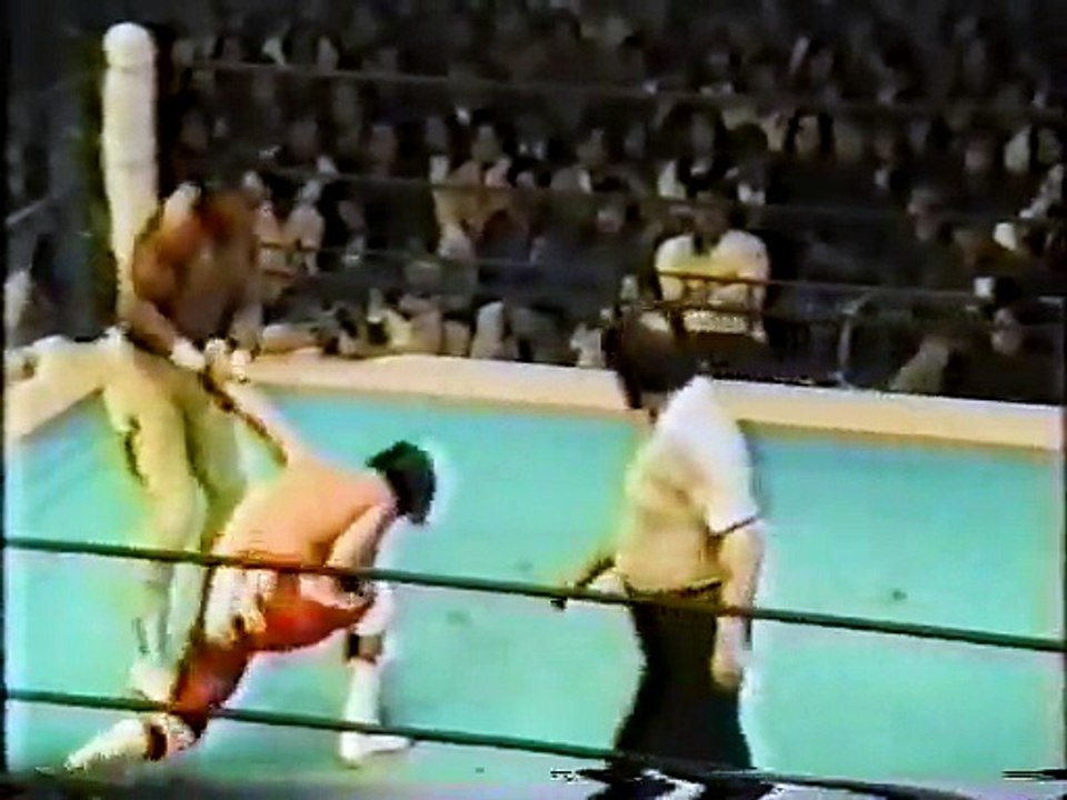 Wild Pegasus vs 2 Cold Scorpio (New Japan 04.16.1992) (Handheld)
