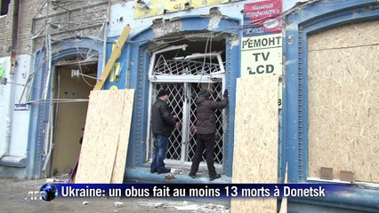 Bus bombardé à Donetsk: les rebelles exhibent des prisonniers