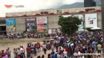 Largas colas en el Bicentenario de Plaza Venezuela en Caracas