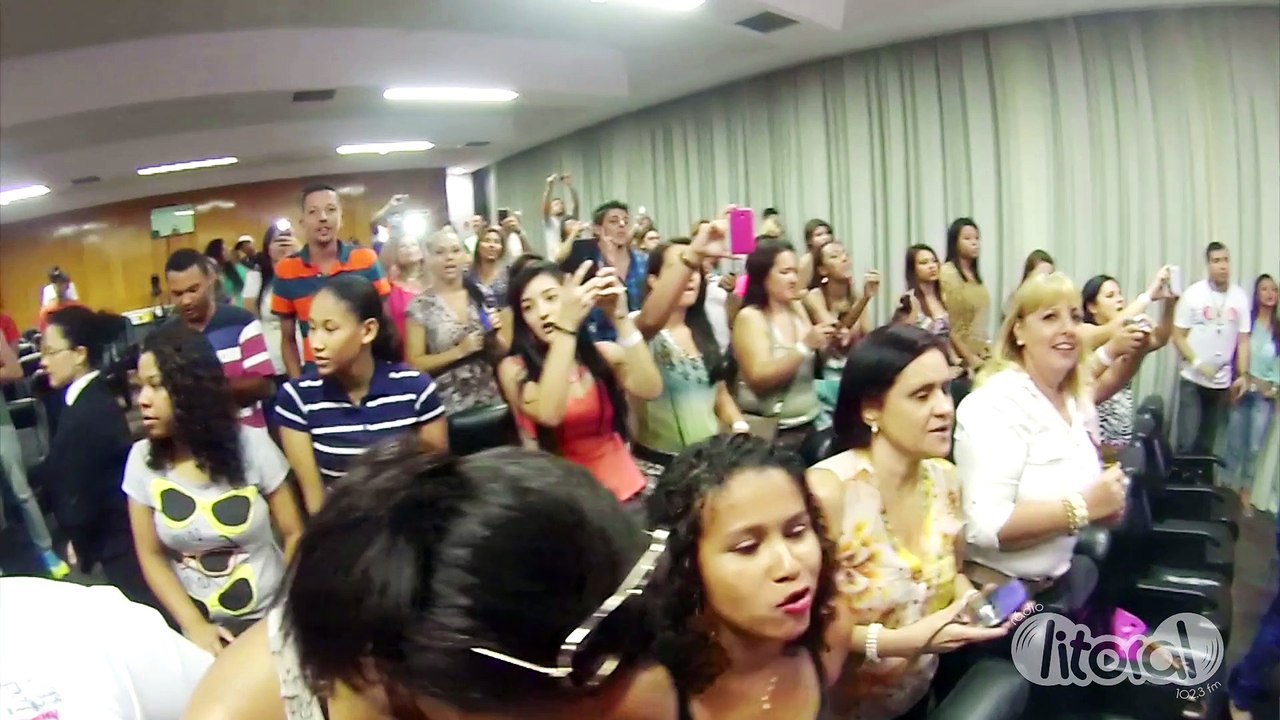 Te dar um beijo - Michel Teló (Ao Vivo na Litoral FM)