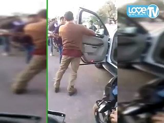 Salman-Got-Angry-With-Uncontrolled-Fans-Who-Trying-To-Block-His-Way