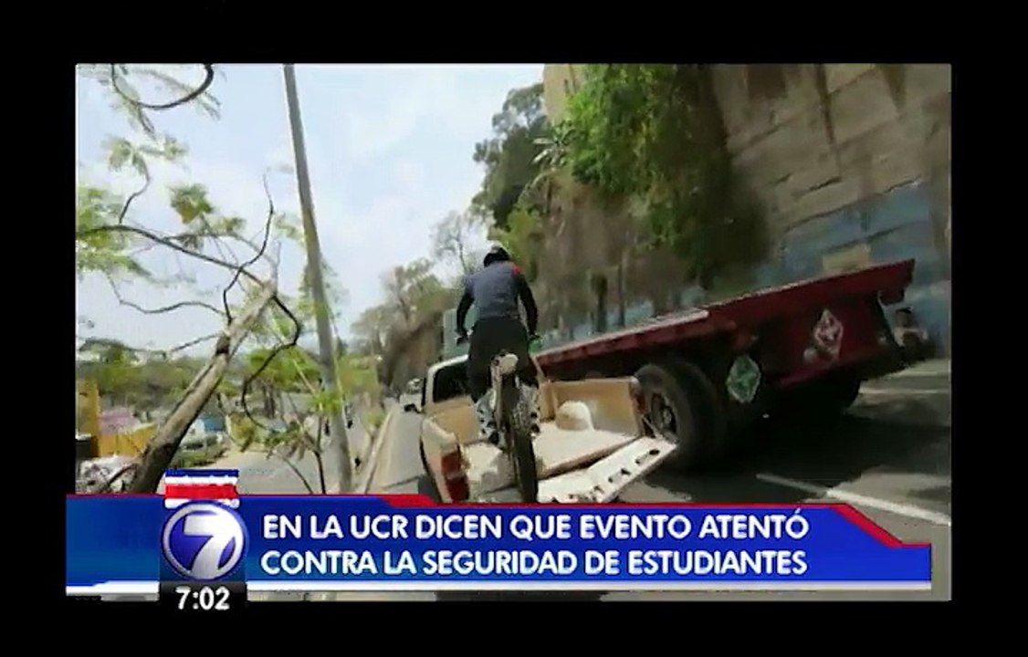 Motociclista que realizó acrobacias en la UCR podría recibir multa de 350.000 colones