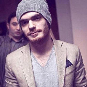 Elnur'un Herkesten Sakladığı Hayatı