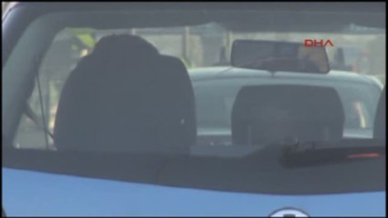 Kadın Sürücünün "Trafikte Makyaj" Kazası