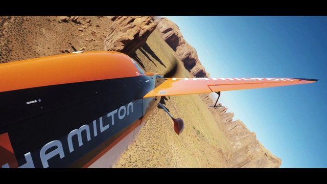 Démonstration de voltige aérienne à Monument Valley