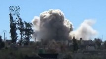 Les explosions dévastatrices des bombes barils filmées par les Syriens