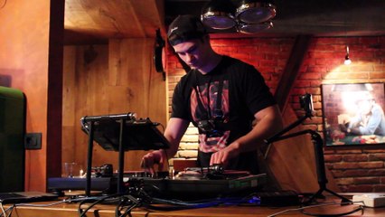 DJ JANEV - Groovin (Short Mix)
