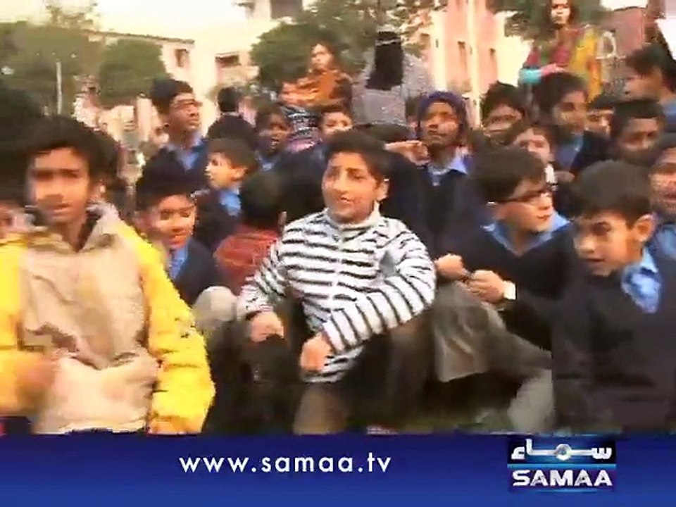 Lahore police injure schoolboy