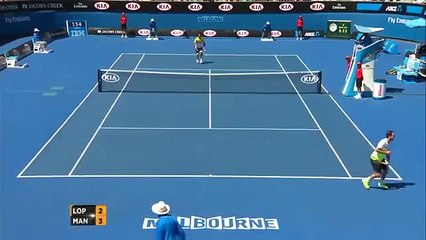 Un ramasseur de balles s'en reçoit une dans les parties à 196km/h