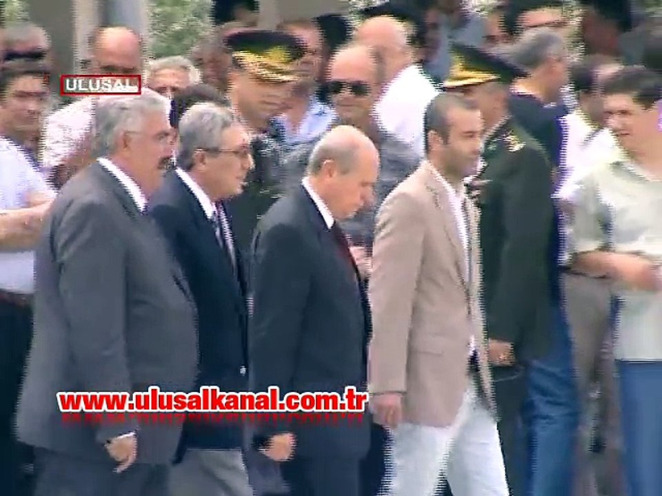 AKP'li vekil kendini hakaretle savundu!