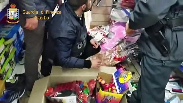 Viterbo - Sequestrate 1700 maschere di carnevale illegali (22.01.15)