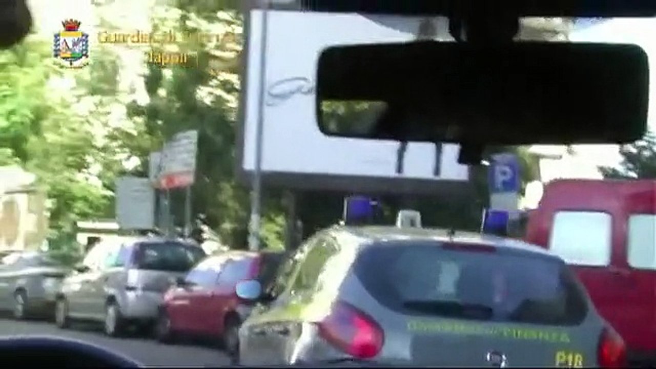 Napoli/Orta di Atella - Sequestrate 18 tonnellate di sigarette -live- (22.01.15)