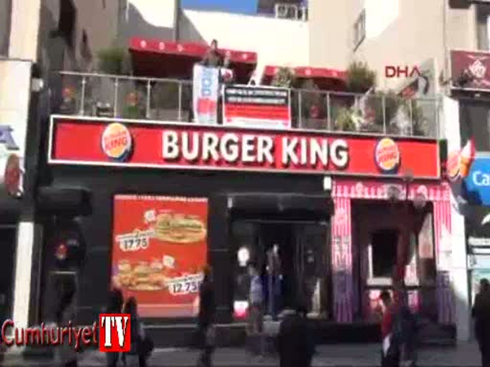 Burger King şubesini bastılar: Yaşasın halkın adaleti - Dailymotion Video