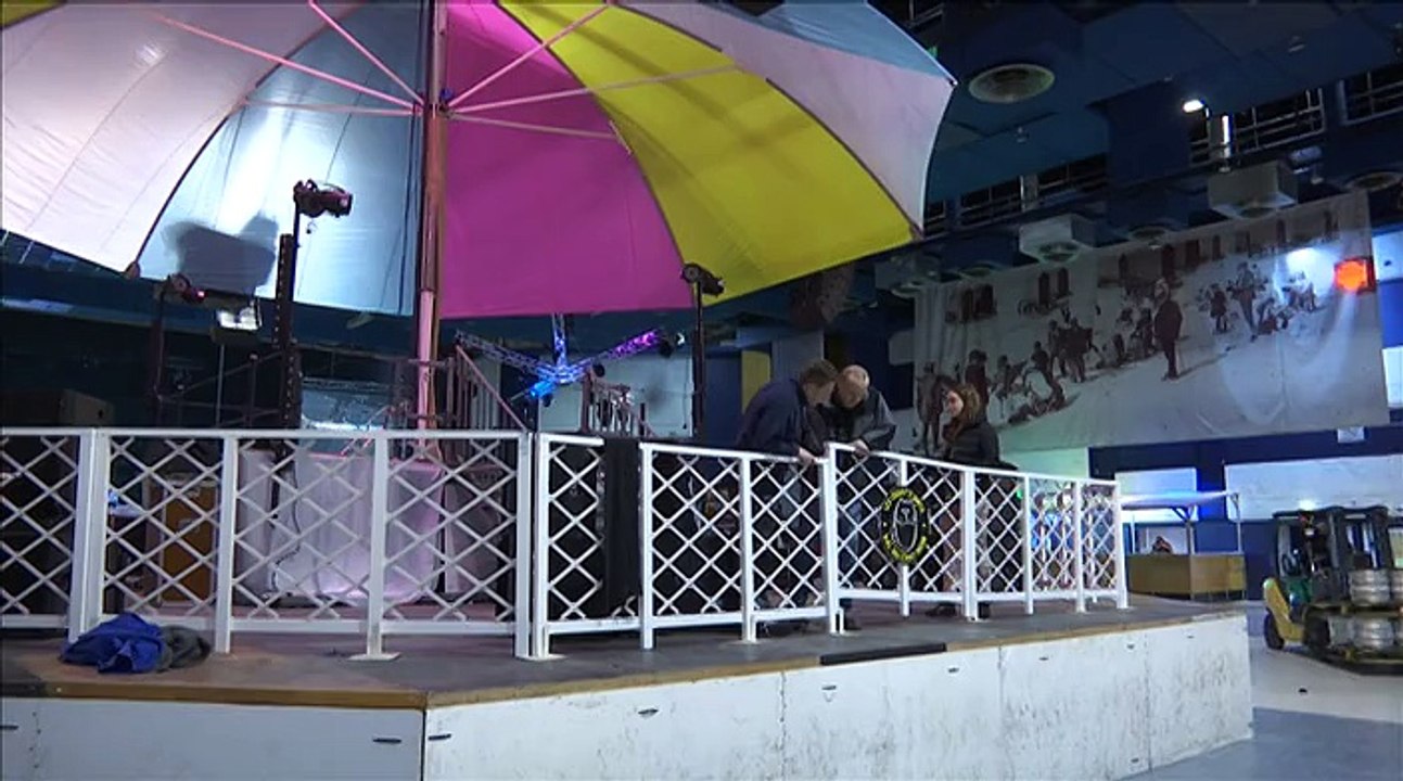 Le Chat Noir se prépare pour le bal