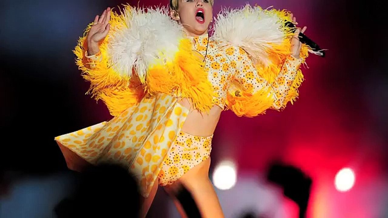 Bangerz Tour 2014 Buenos Aires   Miley Cyrus Naughty Performance