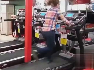 Quand des filles sexy font une chute.