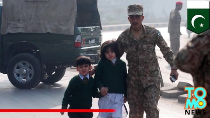 Скачать видео: Taliban school attack - Pakistani Taliban kills at least 135 people, mostly children, in Peshawar