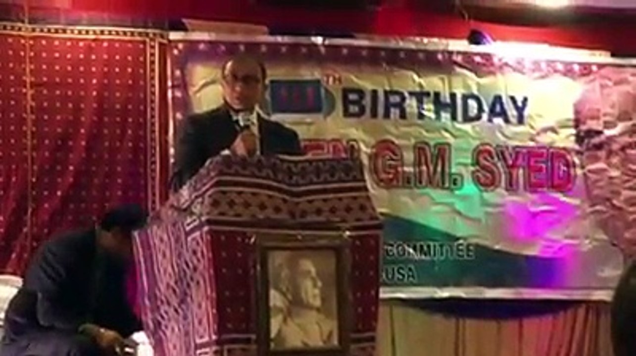 WSC chairman Lakhumal Luhano speaking at the birthday celebration of Saieen GM syed in Houston on 17th January 2015.