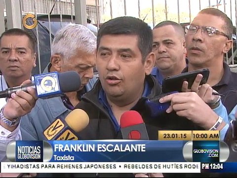 Con caravana taxistas protestaron por asesinato de compañero