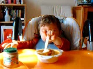 Flo mange comme les grands...