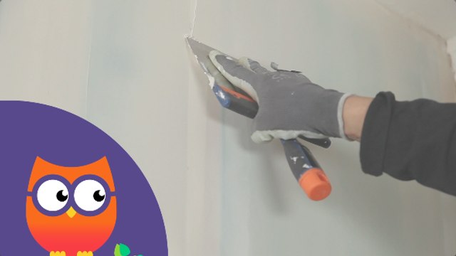 Comment poser un enduit de lissage (Ooreka.fr)