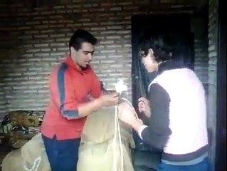 Çok Güldüm Yaa..Elektrikle Şaka Böyle Olur..