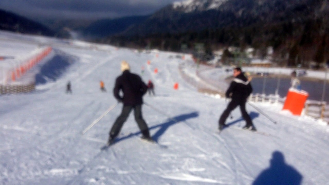 Les debuts de djio moins a l aise sur les skis qu avec le ballon :) mais chapeau quand meme apres 3 heures