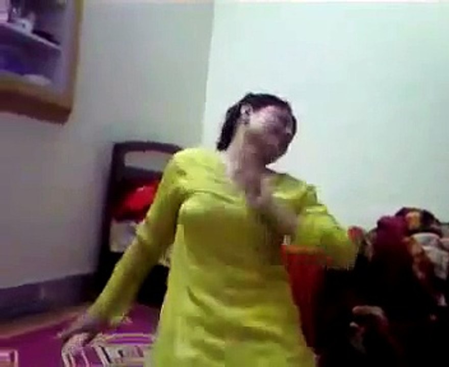 Girls Hostel Room Dance of Lollywood song home made vdieo