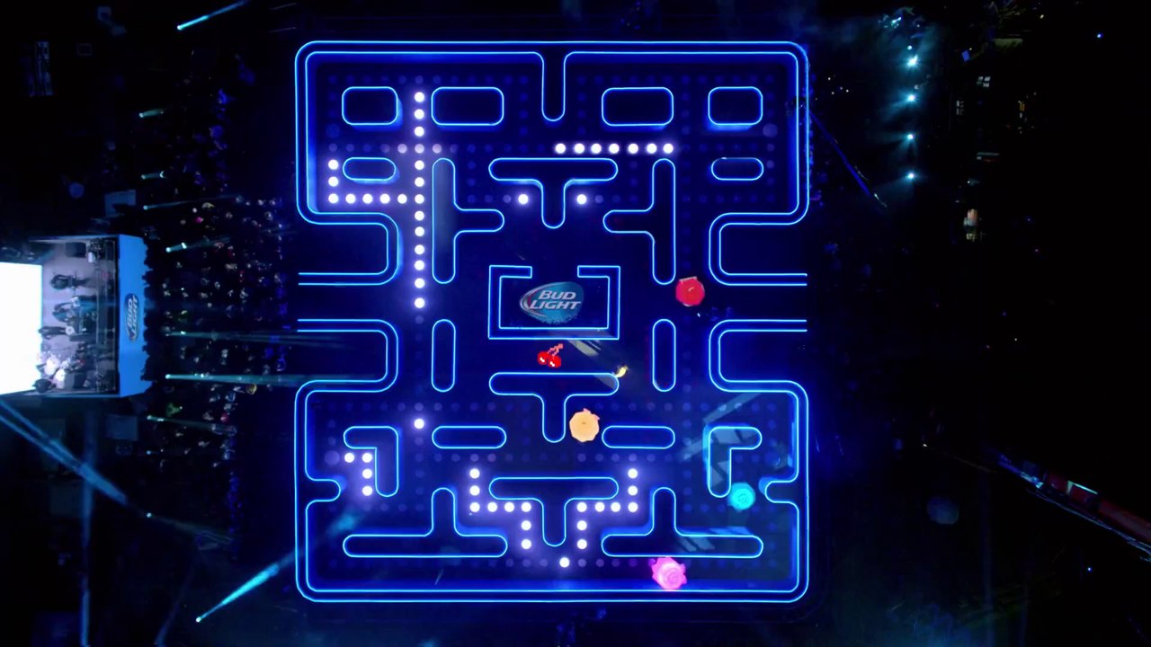 PacMan en taille réelle dans cette pub pour Bud Light / Super Bowl