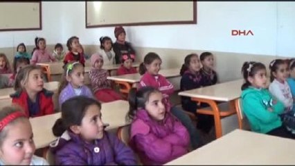 İslahiye Çadır Kentte 2645 Suriyeli Öğrenciye Karne