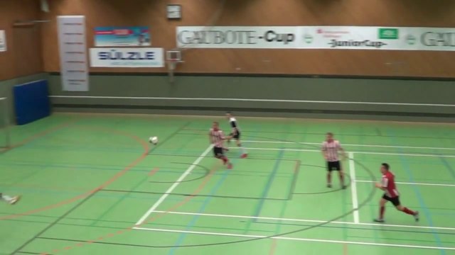 But magique en Futsal : ciseau acrobatique en mode Olive et Tom