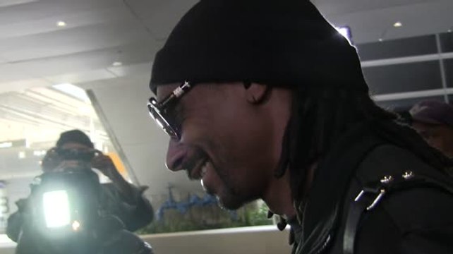 Photographer Asks If He Can Hotbox With Snoop Dogg